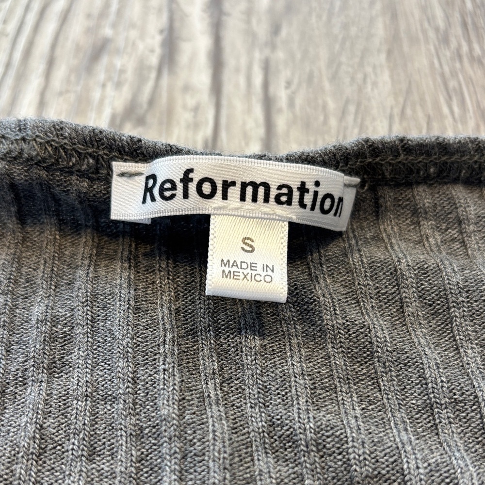 Reformation Gray Ribbed Short Sleeve Tee Size Small - Picture 2 of 6